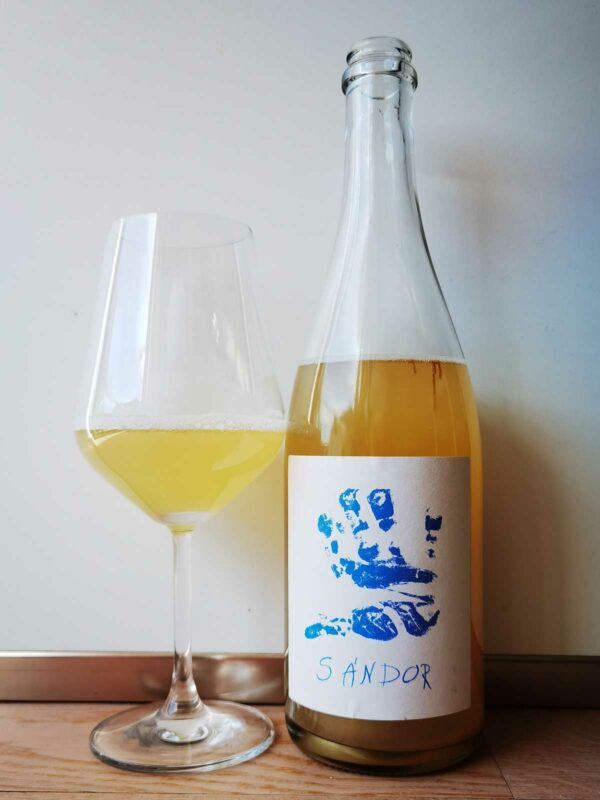 Bianka und Daniel Schmitt Sandor Cidre with glass