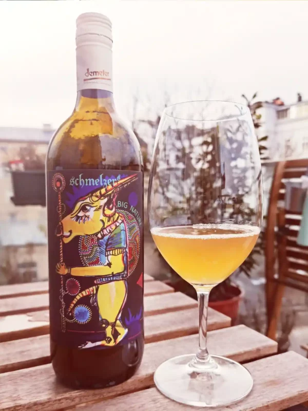 Schemlzer Big Nature White bottle and glass