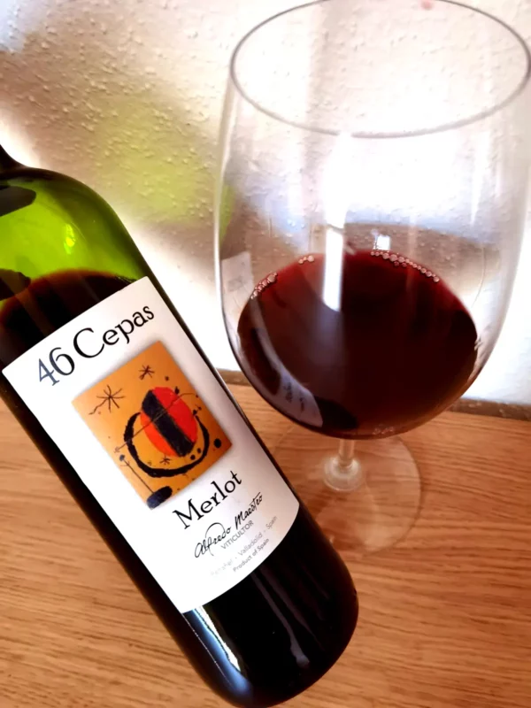 Alfredo Maestro 46 Cepas Merlot 2020 with glass