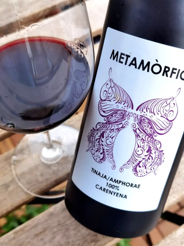 Costador Metamorfic 2017 bottle and glass