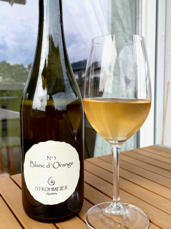 Strohmeier Blanc orange n3 bottle and glass