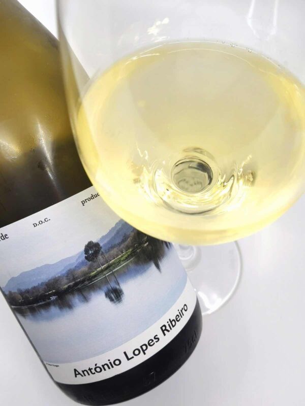 António Lopes Vinho Verde 2019 bottle and glass